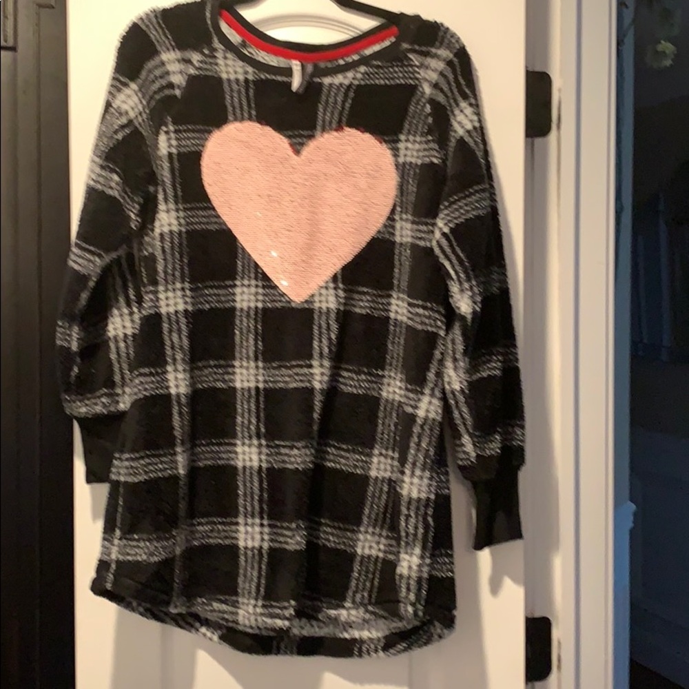 Fuzzy knight gown plaid medium heart